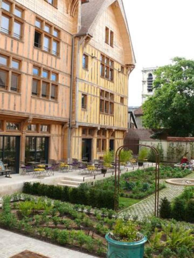 Holiday home Maison Juvenal Des Ursins Troyes